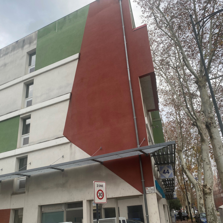 Studio idealement placé dans résidence étudiante avenue de l