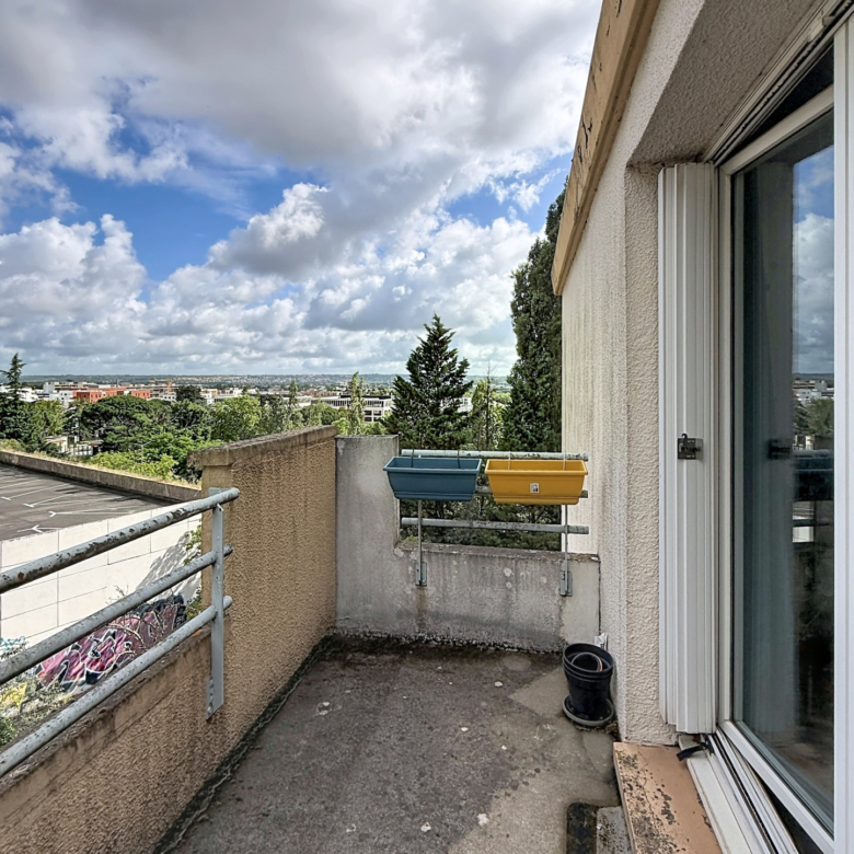 Grand T2 Jolimont Balcon et Parking