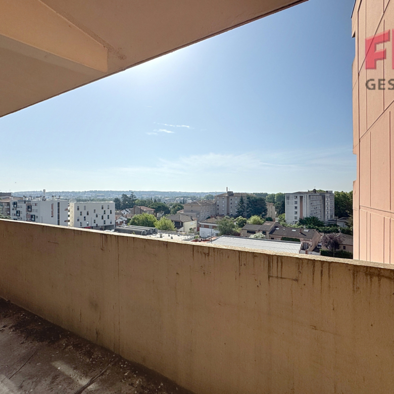 T3 balcon et place de parking