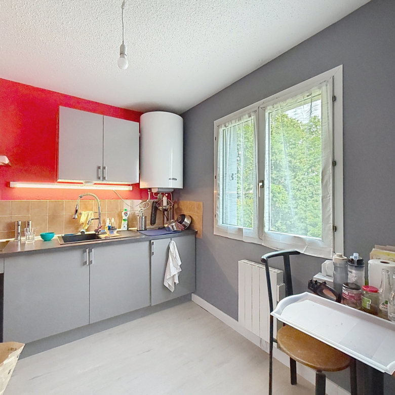 Grand T2 Jolimont Balcon et Parking