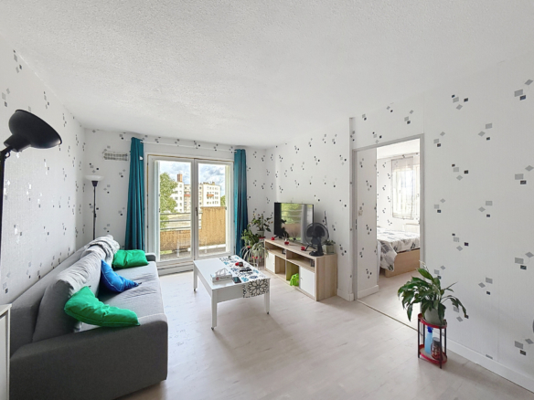 Grand T2 Jolimont Balcon et Parking