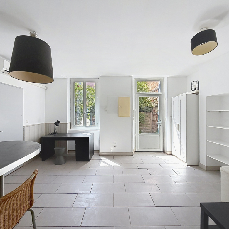 Grand studio 32 m2 avec jardin métro Canal du Midi
