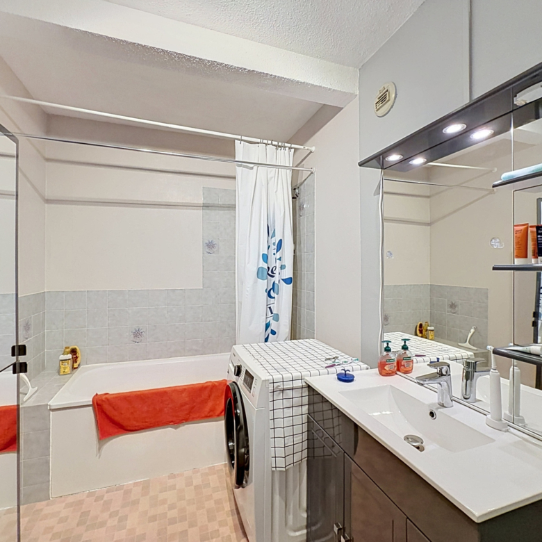 Grand T2 Jolimont Balcon et Parking