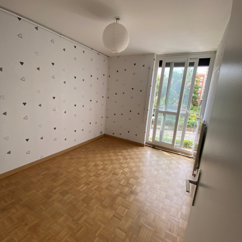 Appartement T4   83 m2 avec parking et cave