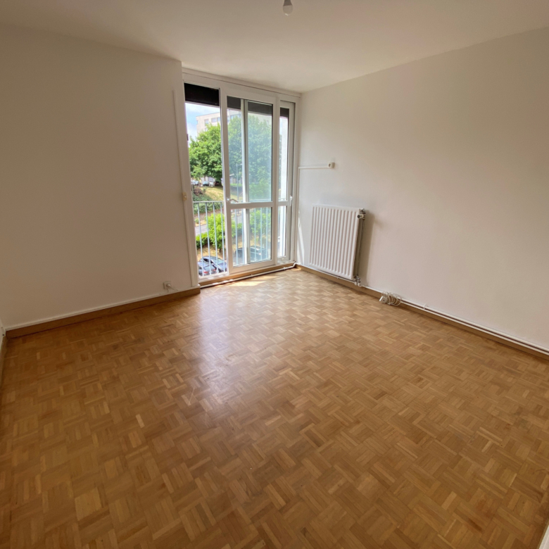 Appartement T4   83 m2 avec parking et cave