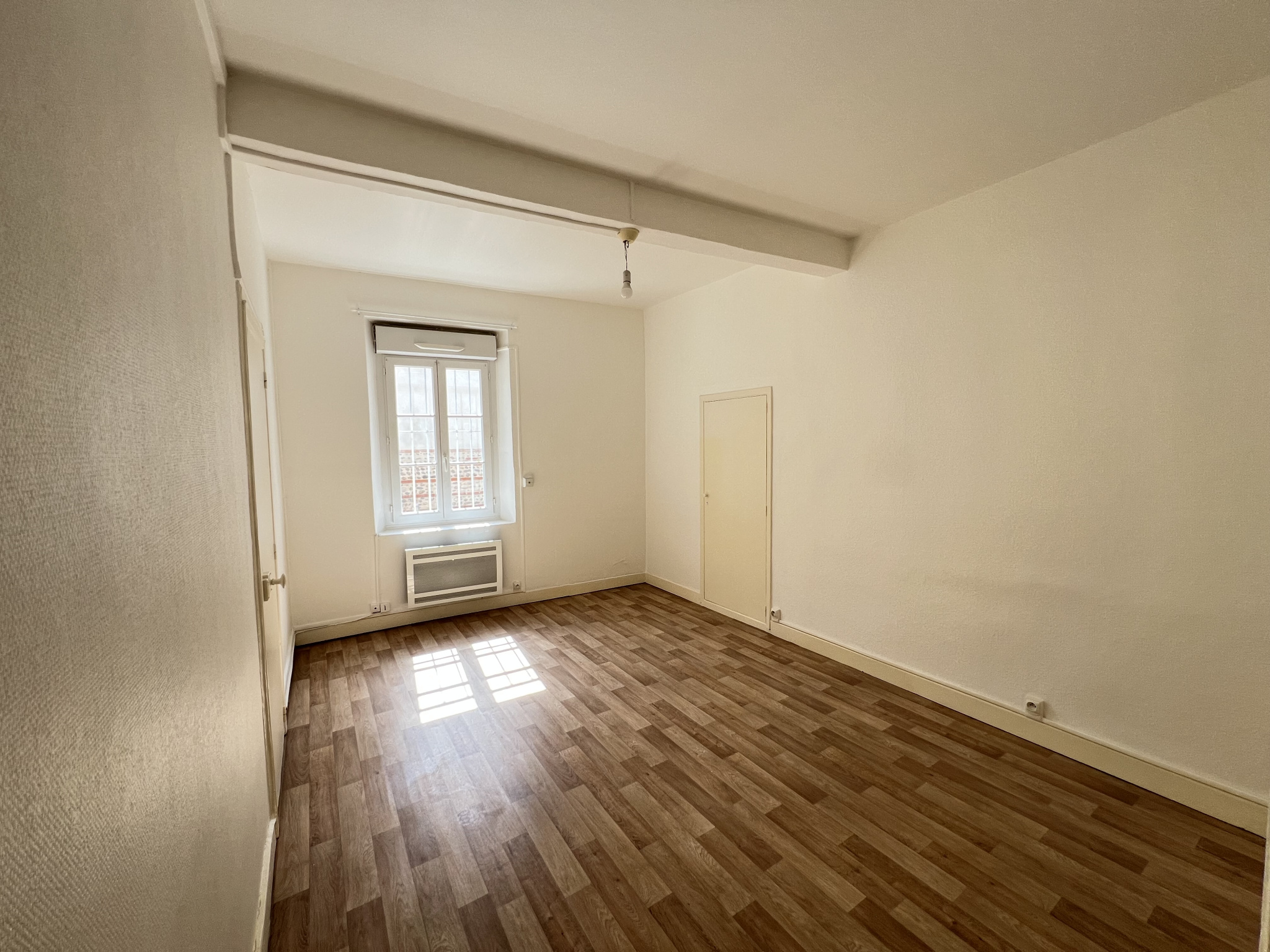 photo_b2a04d8a48e804ec07bfae33e8653f24-29391-0.jpg appartement T2 rénové