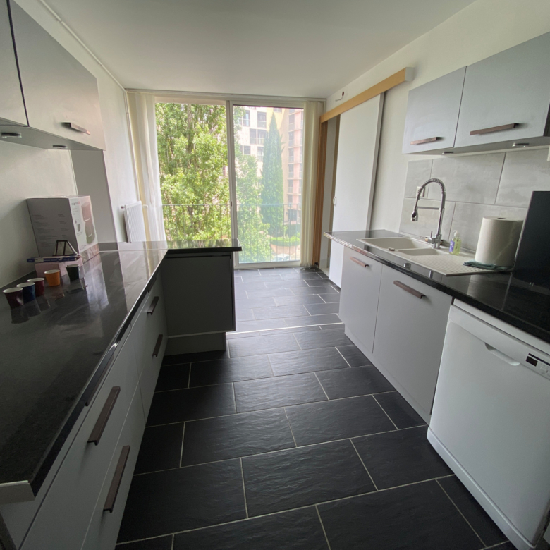 Appartement T4   83 m2 avec parking et cave