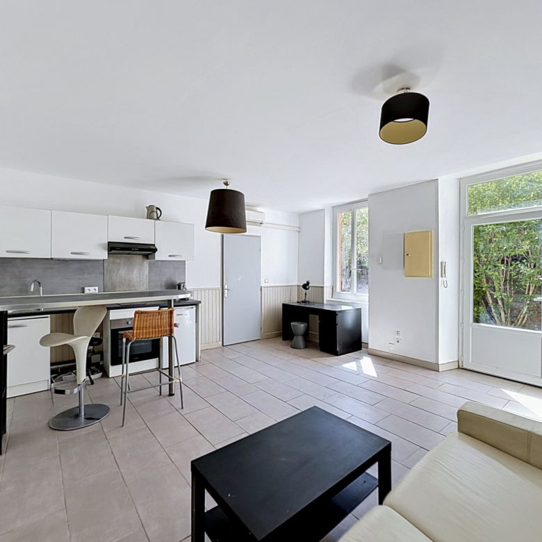 Grand studio 32 m2 avec jardin métro Canal du Midi