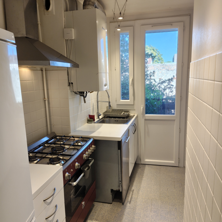 A saisir rapidement T3 traversant de 67 m2 avec garage et ba