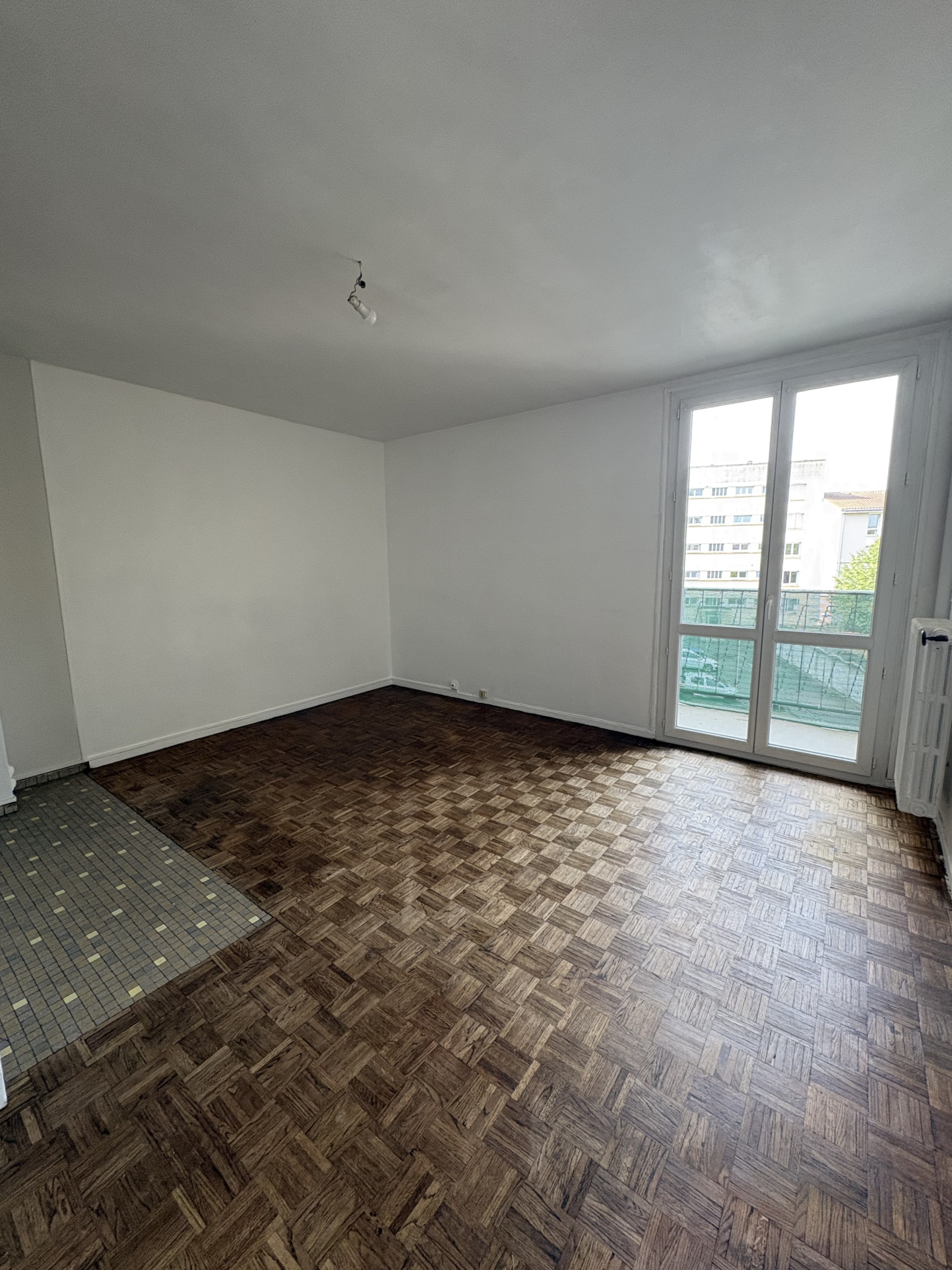 T2 non meublé avec parking et cave