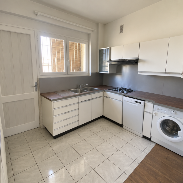 Appartement T4   94 m2   3 chambres   Balcon & garage