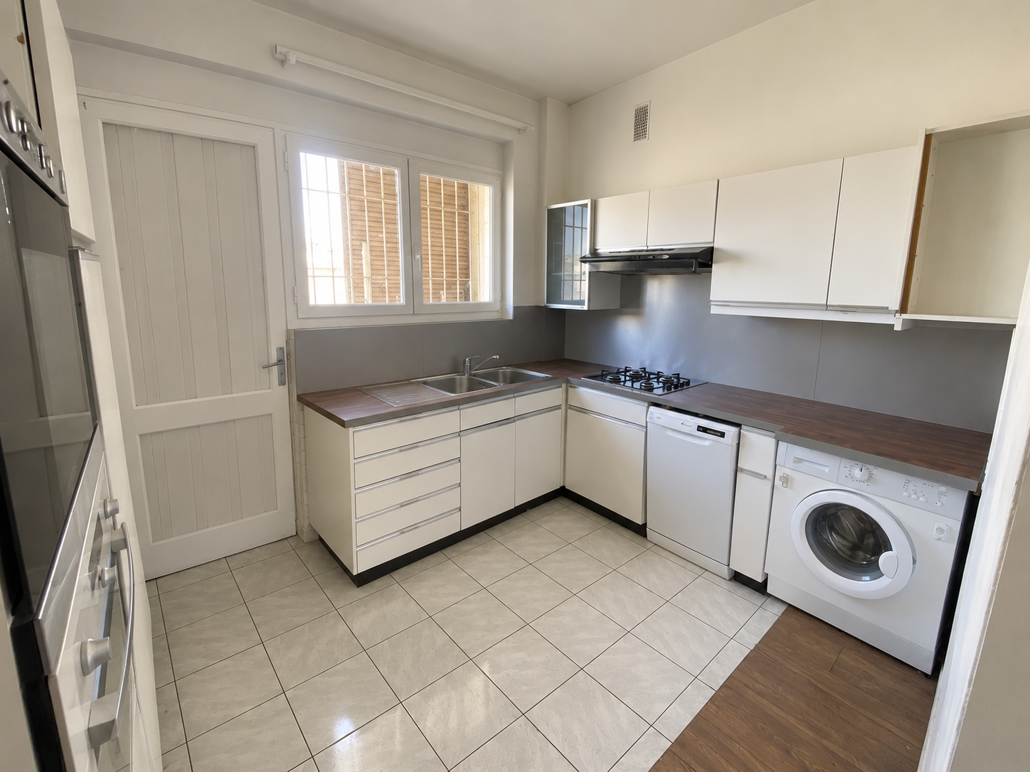 photo_35c567b9b44fad18505e22306f2ce87e-36647-0.png Appartement T4 94 m2 3 chambres Balcon & garage