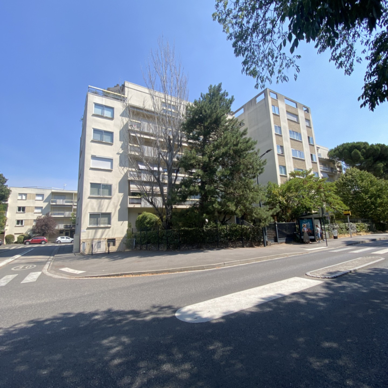 Appartement T4   94 m2   3 chambres   Balcon & garage
