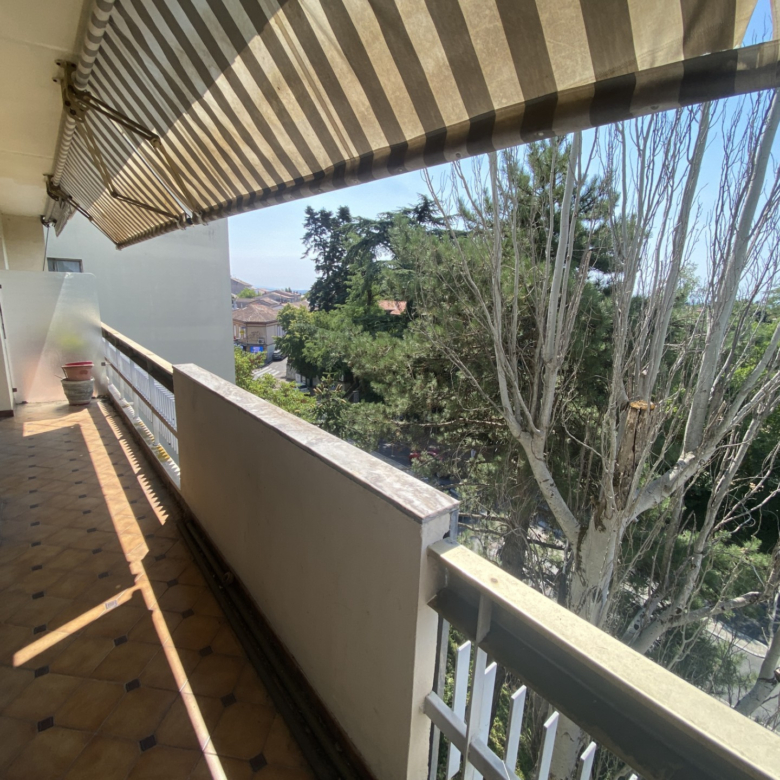 Appartement T4   94 m2   3 chambres   Balcon & garage