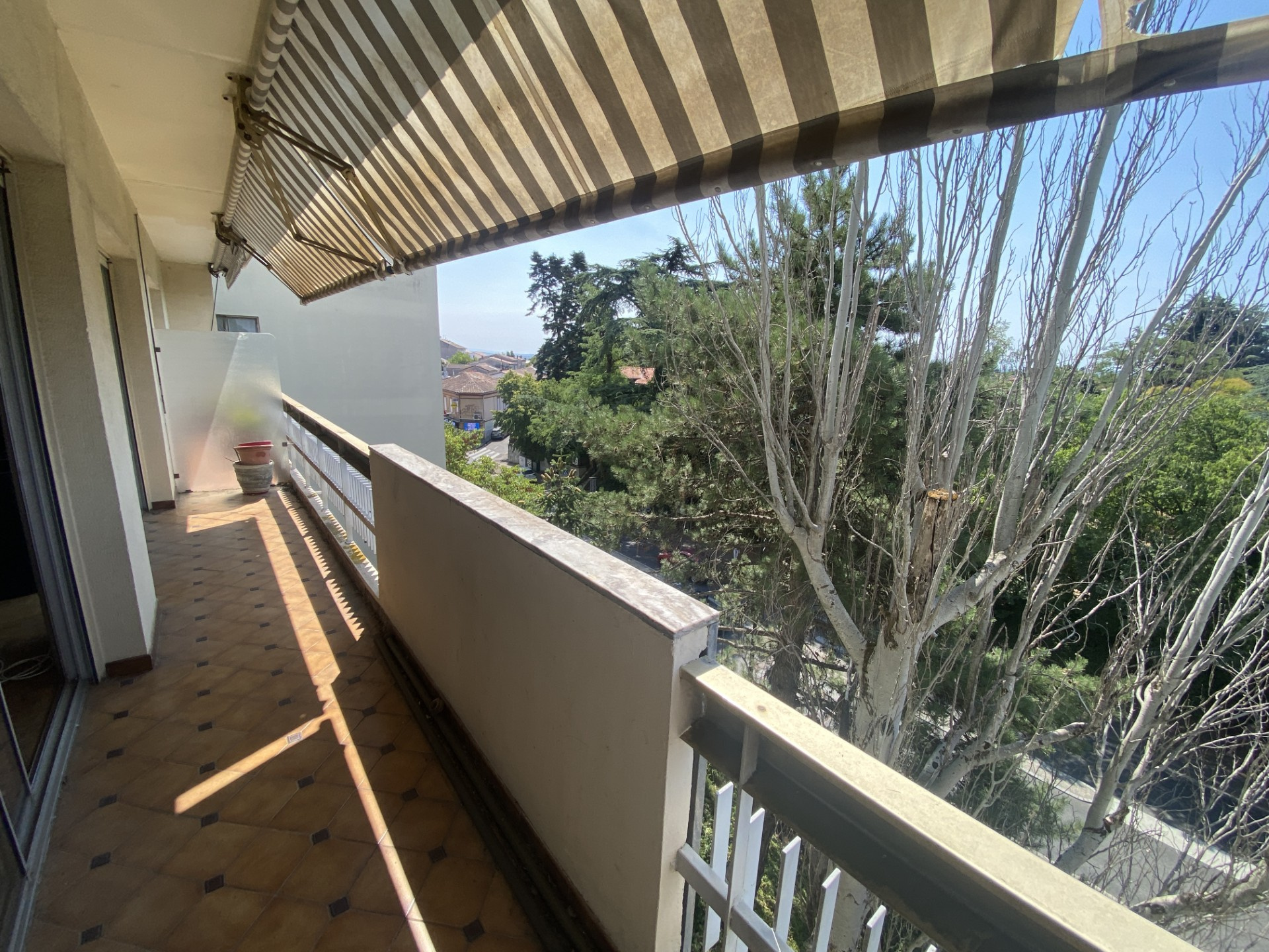 photo_81c8237e24c9c4f031c288ab2542a860-36647-0.jpg Appartement T4 94 m2 3 chambres Balcon & garage