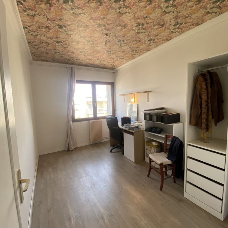 Appartement T4   94 m2   3 chambres   Balcon & garage
