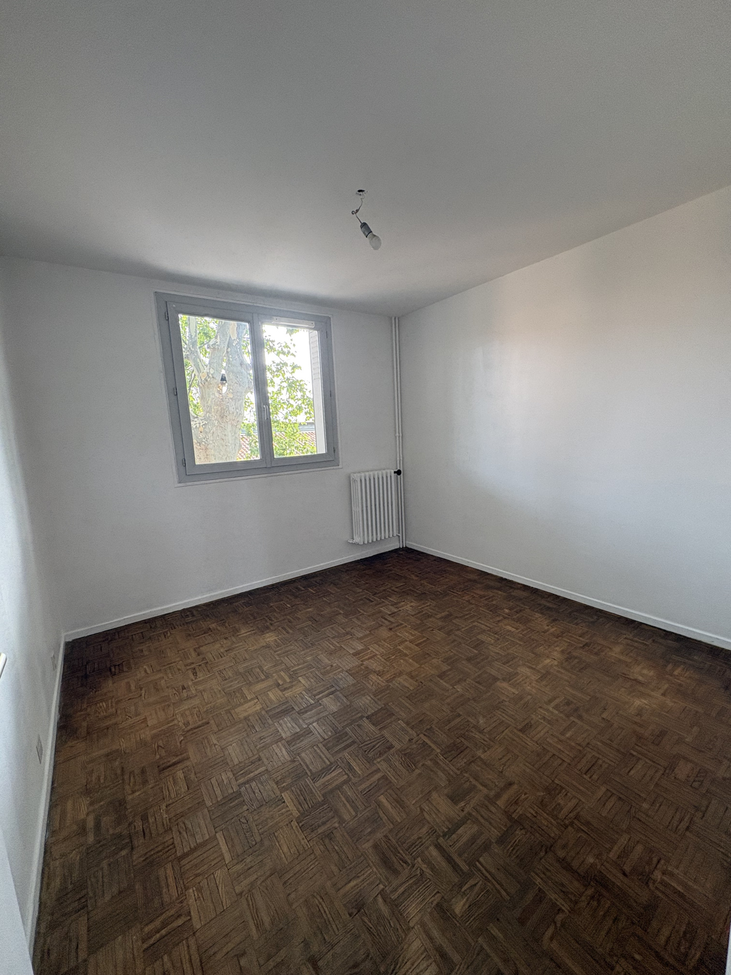 T2 non meublé avec parking et cave