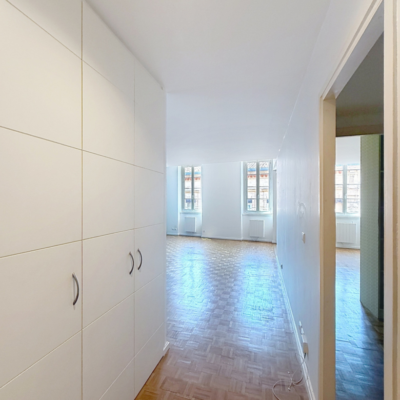 Grand T2 ascenseur vue sur les Jacobins