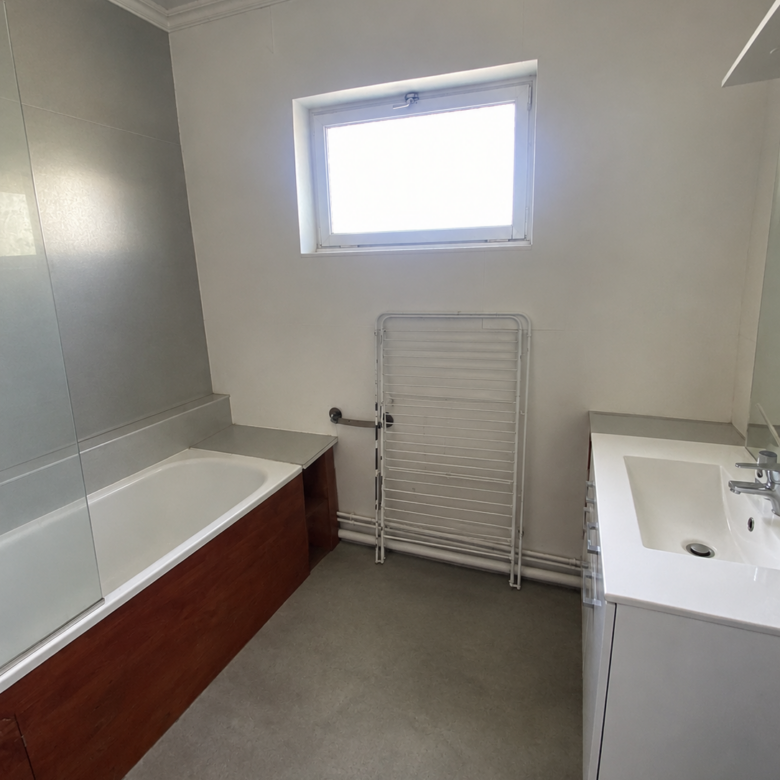 Appartement T4   94 m2   3 chambres   Balcon & garage